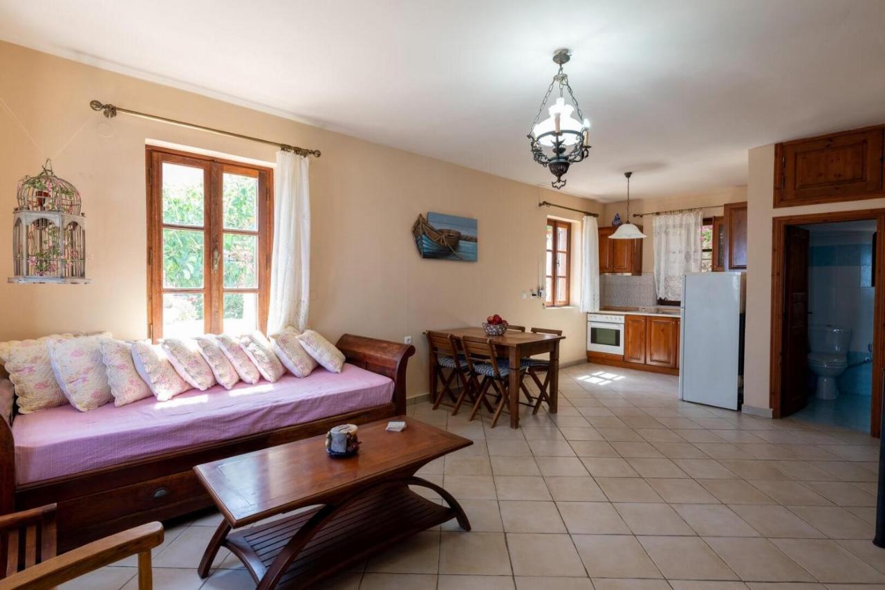 Villa Leleka Chalki Town 外观 照片