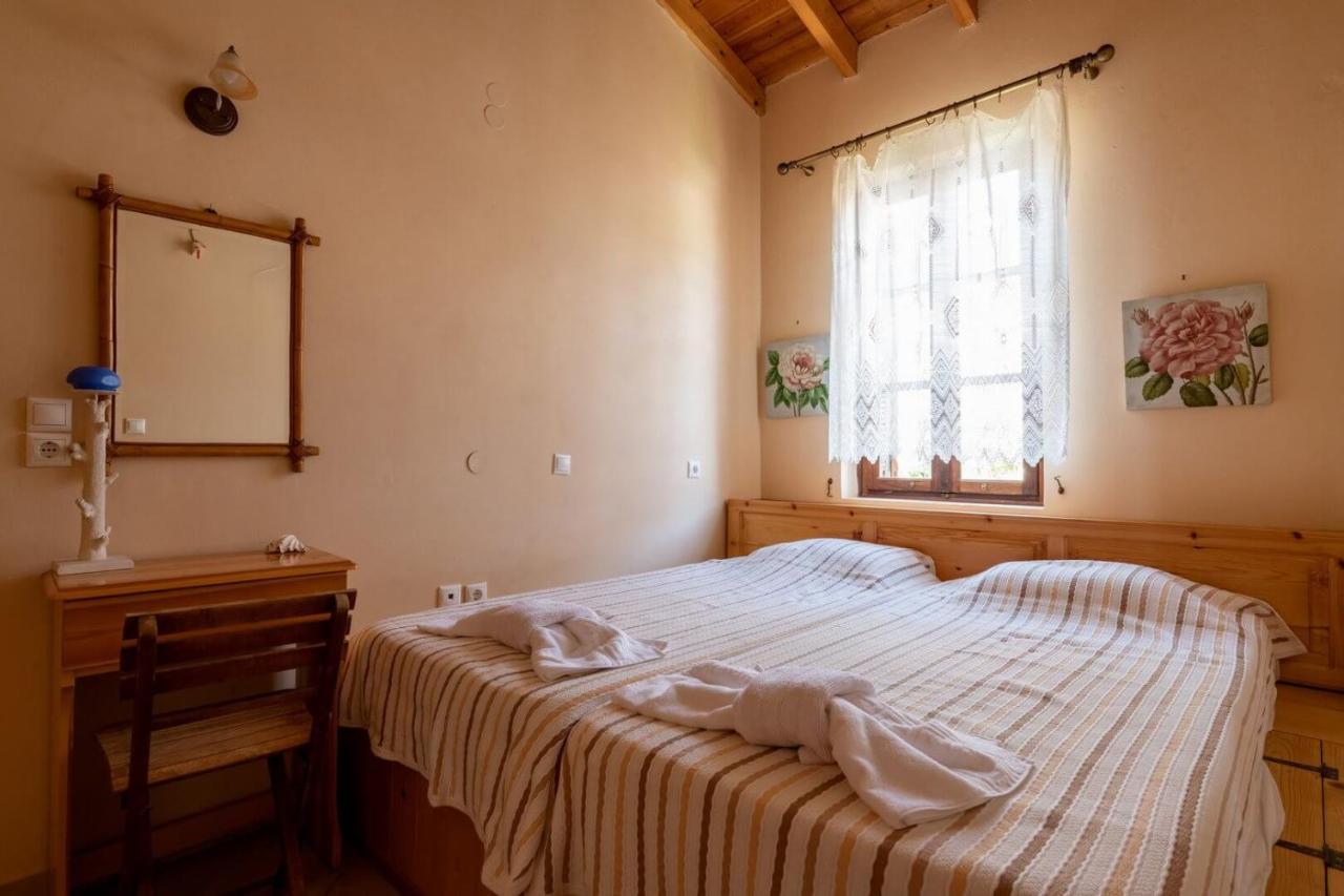 Villa Leleka Chalki Town 外观 照片
